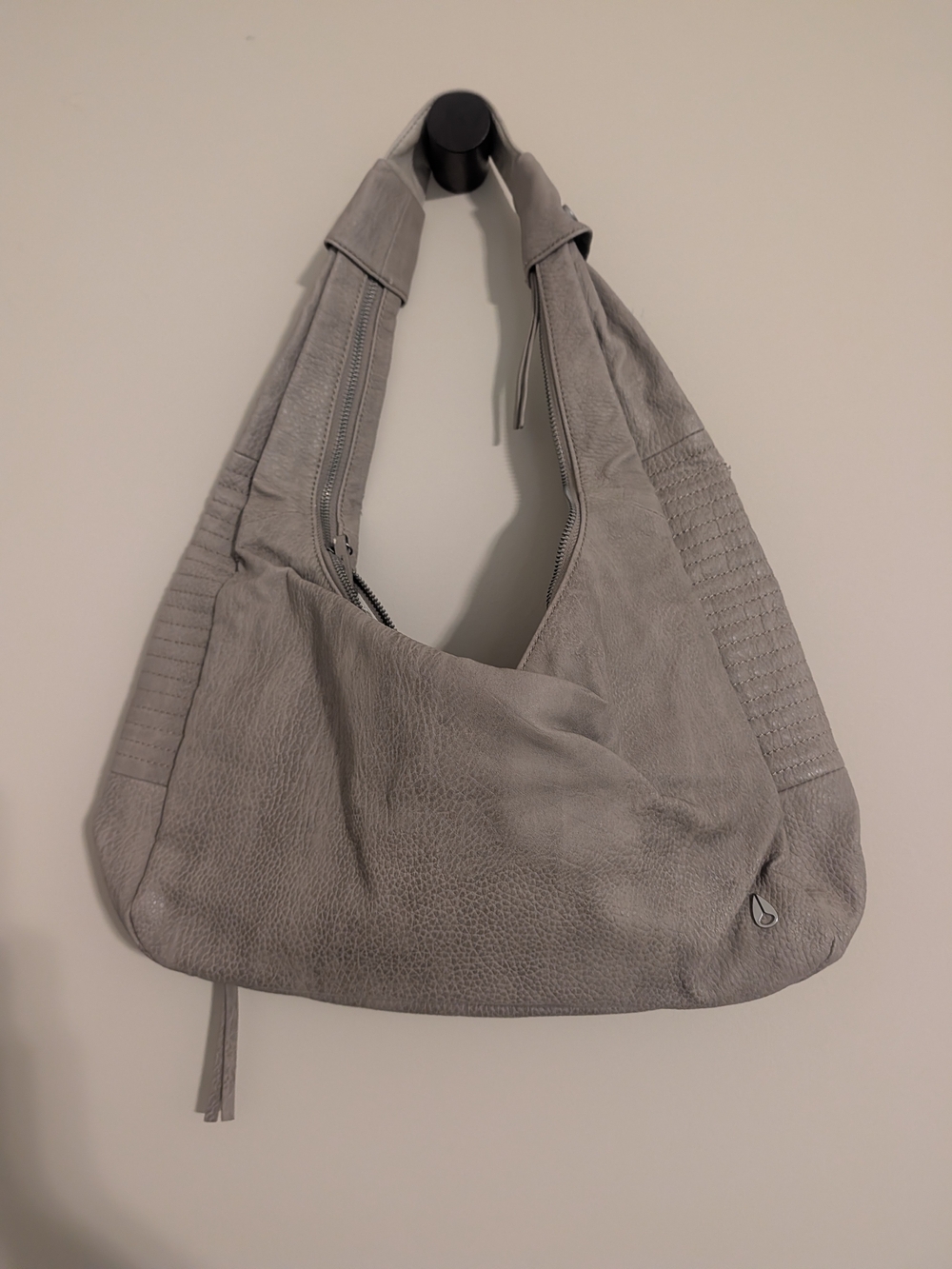 Women's Nixon Soft Hobo Shoulder Bag in Light Gray